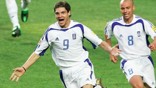 Angelos Charisteas celebrates Greece winning the European Championships in 2004